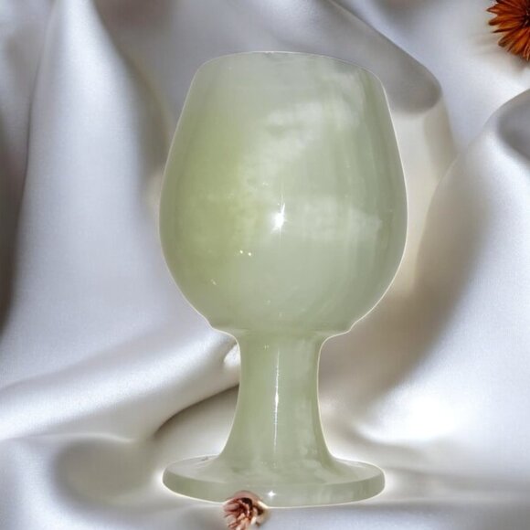 Elegant Green Onyx Carved Stone Goblet – Polished Floral Design, Unique Red Mark - Picture 4 of 10